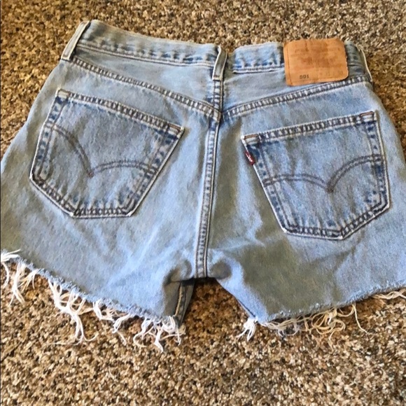 Levi Shorts - Picture 3 of 6